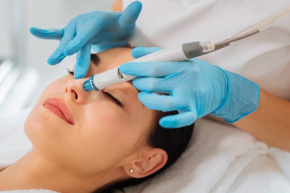 woman getting hydrafacial